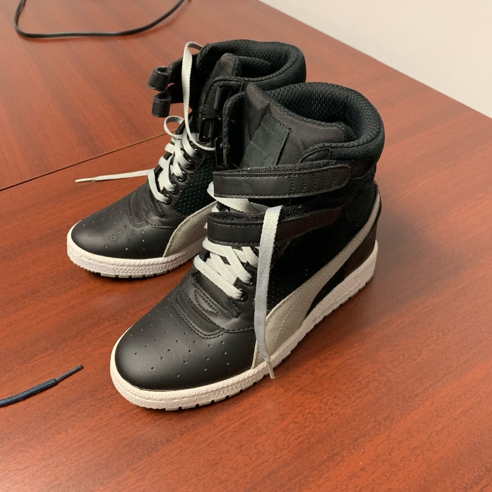 Puma wedge sneakers very good condition.
